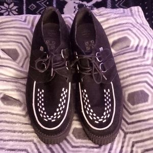 Black and white TUK creepers
